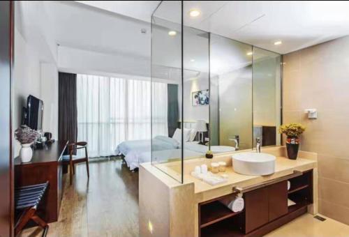 锦江都城长沙五一广场酒店的一间浴室