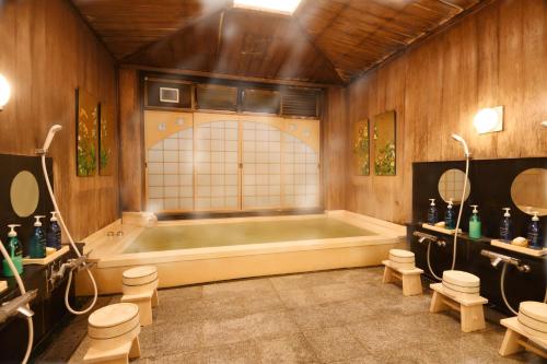 晴鸭楼日式旅馆的一间浴室
