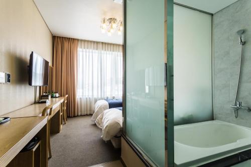 Incheon Aiport Airrelax hotel的一间浴室