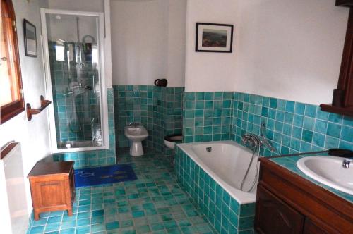 Grande Villa, Corse du Sud, Domaine privé de Cala Rossa的一间浴室