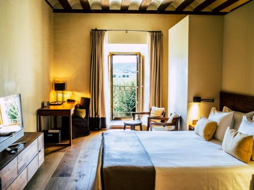 阿巴迪亚雷图尔塔勒多敏酒店客房内的一张或多张床位