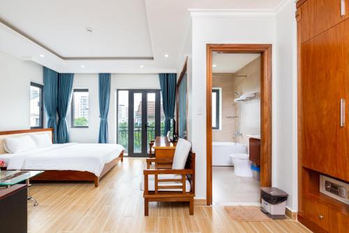 胡志明市阳光酒店和公寓的一间酒店客房 - 带一张床和一间浴室