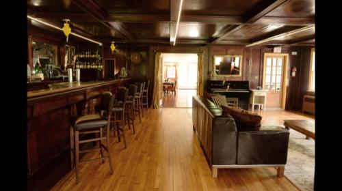 The Woodbine Inn的厨房或小厨房
