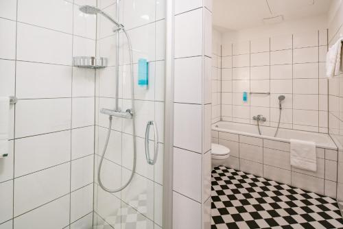 布兰迪斯安德梅塞酒店的一间浴室