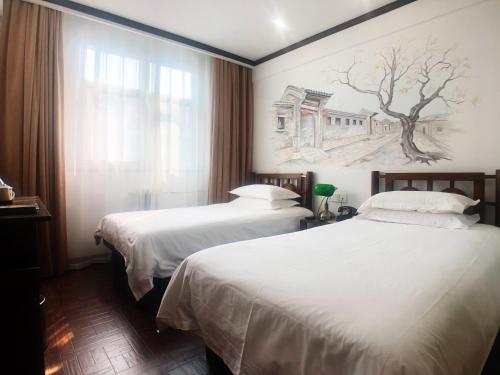 时光漫步怀旧主题酒店（北京雍和宫店）客房内的一张或多张床位