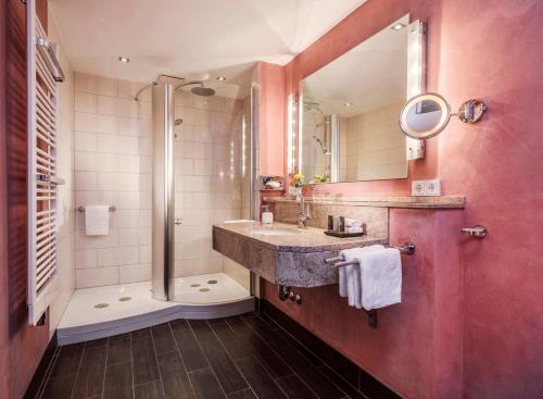 鸿恩霍尔特酒店的一间浴室