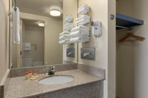 葛底斯堡戴斯酒店的一间浴室