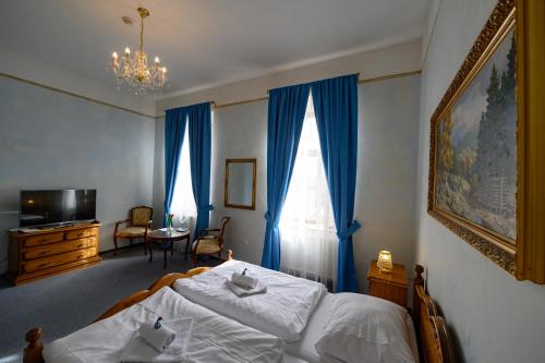 Hotel Na Zámečku客房内的一张或多张床位