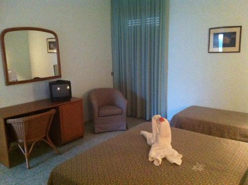 伊登酒店客房内的一张或多张床位