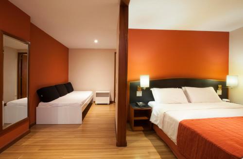 蒙克洛亚酒店客房内的一张或多张床位
