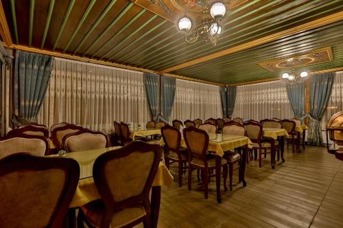 米拉特窑洞酒店餐厅或其他用餐的地方