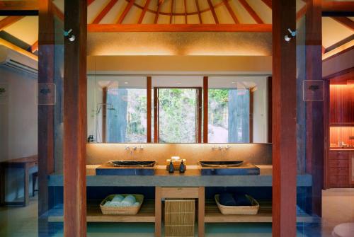乌龟岛海滩度假酒店的一间浴室