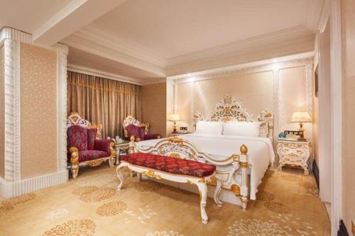 广东南洋长胜酒店客房内的一张或多张床位