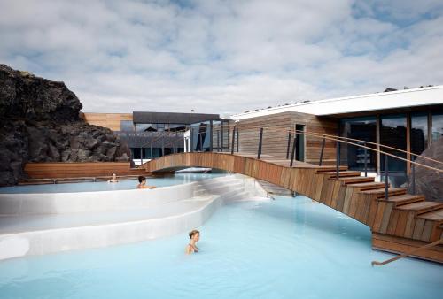 The Retreat at Blue Lagoon Iceland内部或周边的泳池