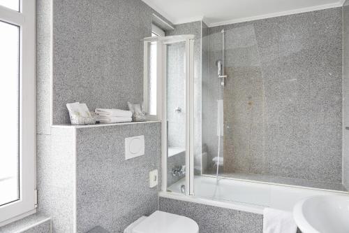 Hotel Hafentor的一间浴室