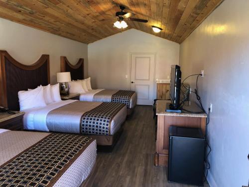 Red Canyon Cabins客房内的一张或多张床位