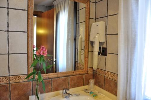 托雷多老城酒店的一间浴室