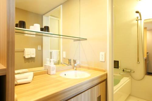 多美迎EXPRESS松江酒店的一间浴室