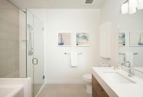 Luxurious Highrise 2b 2b Apartment Heart Of Downtown LA的一间浴室