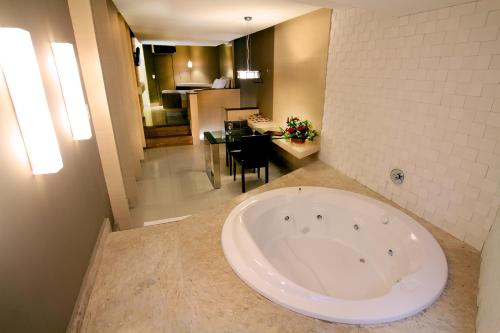 维阿卡斯特拉瓦如汽车旅馆（仅接待成人）的一间浴室