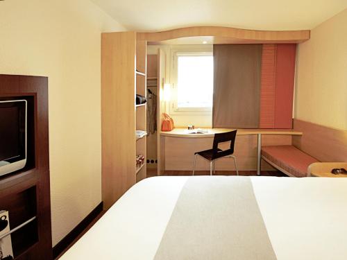 宜必思里斯本荷西玛尔禾酒店客房内的一张或多张床位