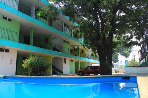 Hotel Avenida内部或周边的泳池
