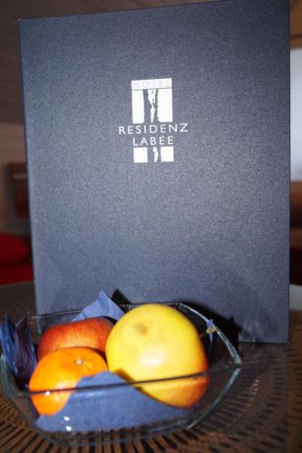 莱茵河畔威尔朗比主教宫酒店的盒子前一碗水果