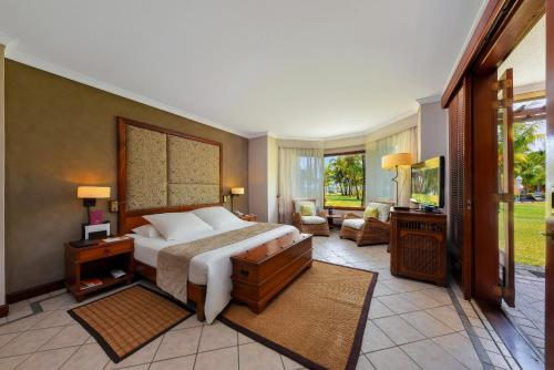 Dinarobin Beachcomber Golf Resort & Spa客房内的一张或多张床位