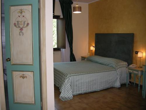 菲奥尔蒂格吉里酒店客房内的一张或多张床位