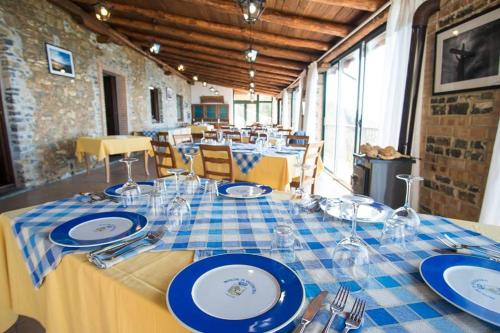 Agriturismo Principe di Vallescura餐厅或其他用餐的地方