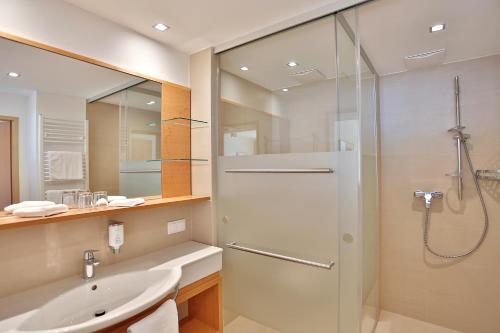 西罗斯酒店 的一间浴室