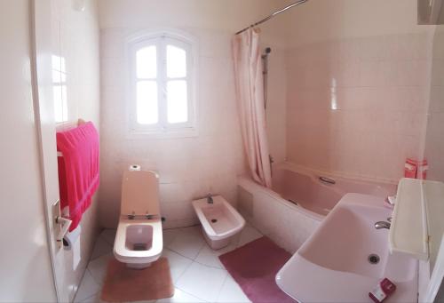 Votre Maison de vacances en bord de mer - Harhoura的一间浴室