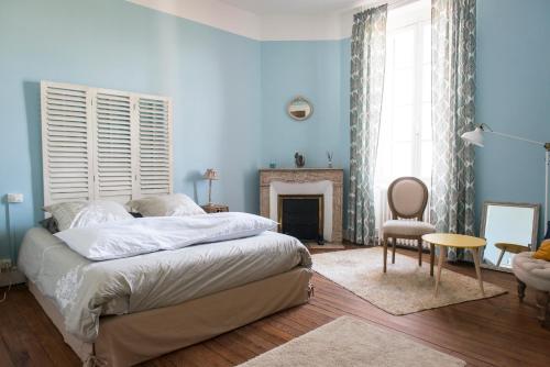 Chambres d'hôtes le Domaine de Lugazaut客房内的一张或多张床位