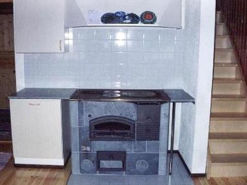 RantakyläHoliday Home 6333 by Interhome的客房内的厨房配有炉灶烤箱