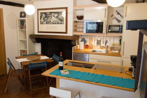 圣让德路斯公寓的厨房或小厨房