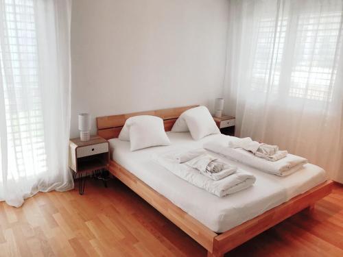 Easy-Living Apartments Dietwil客房内的一张或多张床位