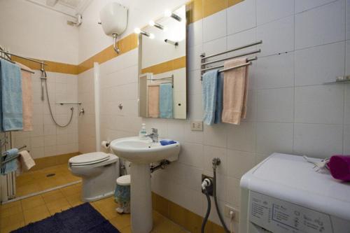 Centro Storico - Piazza di Spagna的一间浴室