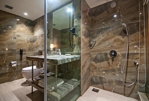 巴格瓦蒂大酒店的一间浴室