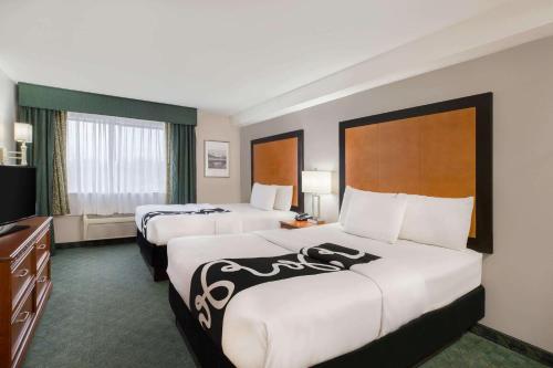 拉金塔埃弗雷特酒店客房内的一张或多张床位