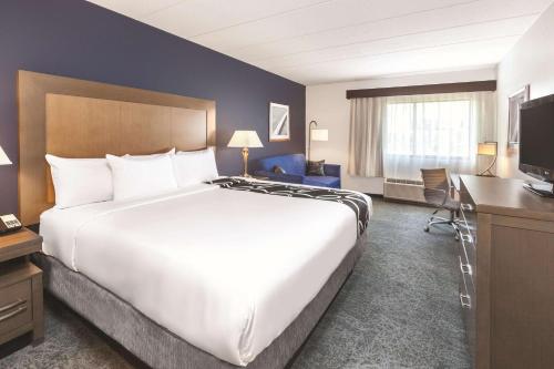 费城机场拉金塔旅馆及套房客房内的一张或多张床位