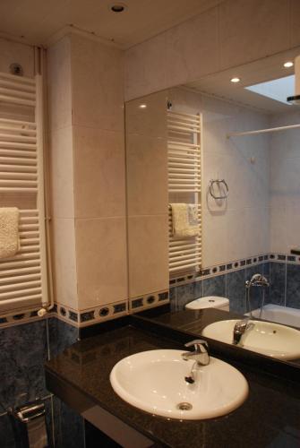 拉普拉克塔旅馆的一间浴室