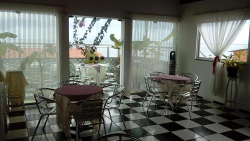 Pousada Tiriri Guesthouse餐厅或其他用餐的地方