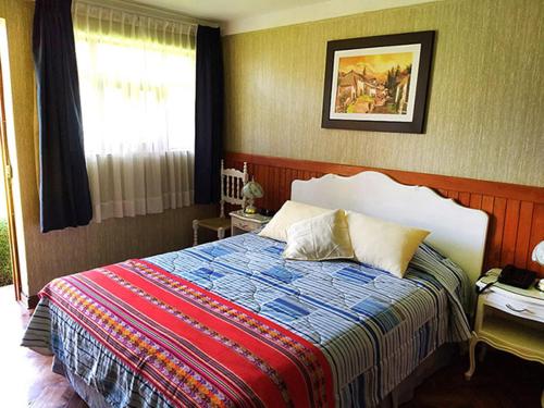 科隆巴酒店客房内的一张或多张床位