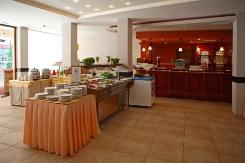 Hotel Yunona - All Inclusive餐厅或其他用餐的地方
