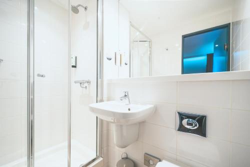 A点伦敦利物浦街酒店的一间浴室