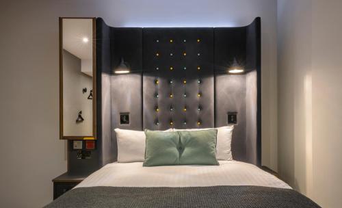 A点伦敦利物浦街酒店客房内的一张或多张床位