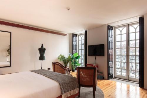 加亚新城桑德曼之家 - 旅舍及套房的一间卧室设有一张大床和窗户。