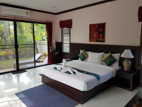 Khaolak Yama Resort - SHA Plus客房内的一张或多张床位
