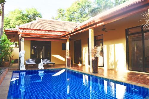 乔木提恩海滩4 Bed Villa Private Pool and BBQ Jomtien Beach的相册照片