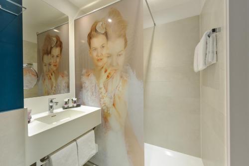 美居柏林维滕贝格广场酒店的一间浴室